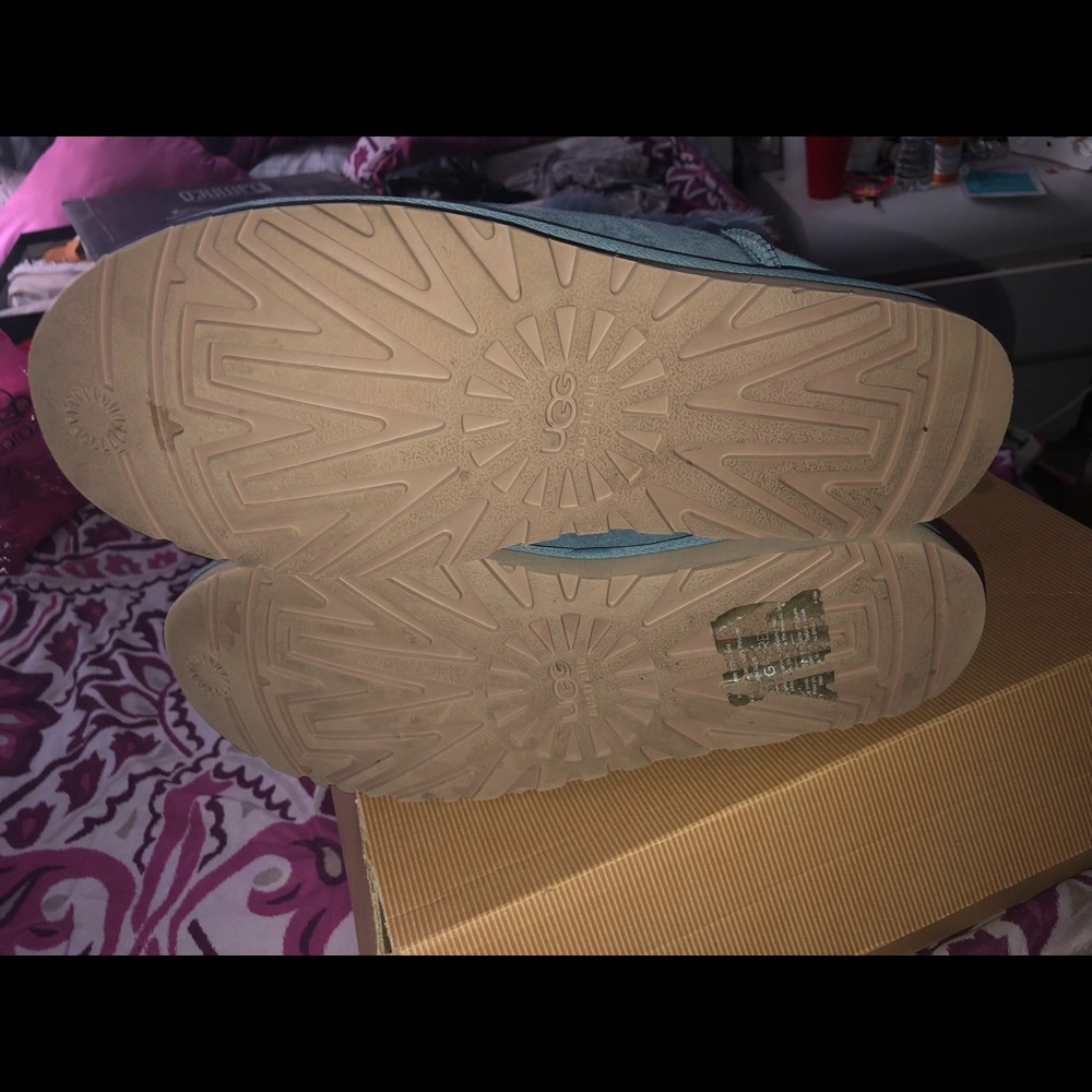 Women’s size 12 UGG boot worn twice - Picture 4 of 8